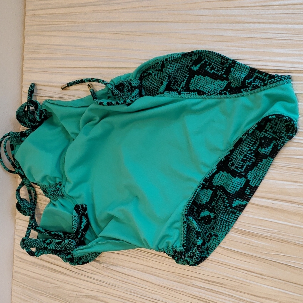 No Boundaries Swimwear Full piece Size Large,  Green-black Snake Skin Print - Picture 7 of 12